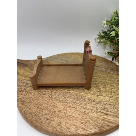 LIL WOODZEEZ Calico Critter Poster Bed 1 Piece of Furniture-Replacement-Preowned - Picture 3 of 6